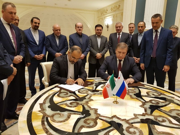 امضای تفاهم نامه نفتی خزر در مسکو/ مذاکرات زنگنه و رییس شرکت لوک اویل