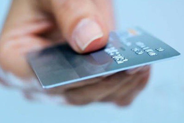 نخستین کارت‌ ارزی خروج از ایران صادر شد