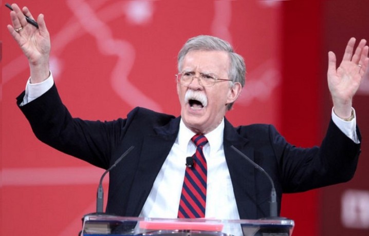 یک اخراج توییتری دیگر؛ کابینه ترامپ جنگ طلب تر می شود