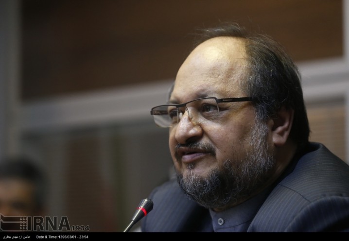 شریعتمداری: افزایش قیمت خودرو اجتناب ناپذیر است