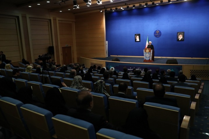 روحانی: مشکلات را پشت سر می گذاریم