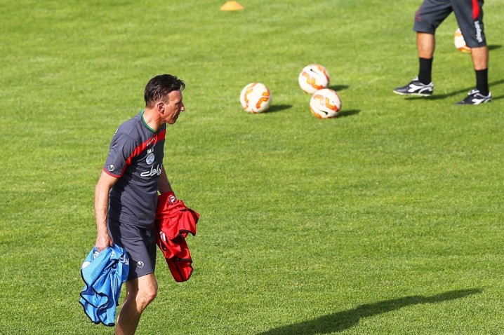 مربی تیم فوتبال ایران: کار سختی برابر اسپانیا داریم