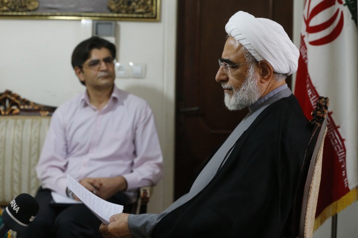 منتجب نیا: آبروی نظام را برای حفظ یک نفر خدشه دار نکنیم