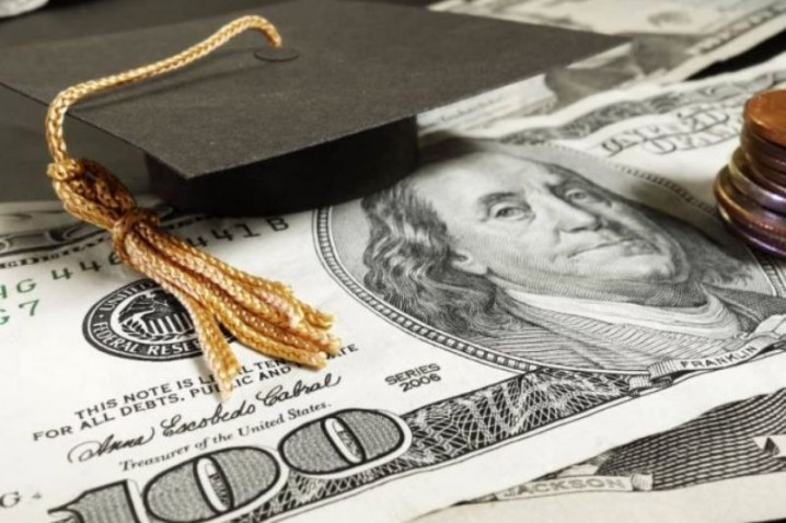 دولت به دانشجویان ارز دولتی بدهد یا ندهد؟