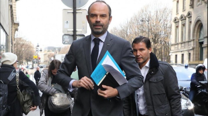 نخست وزیر فرانسه: اشتباه کردیم به حرف مردم گوش نکردیم