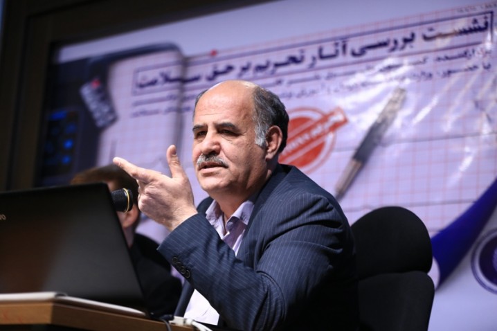 ترامپ به علت محروم کردن بیماران ایران از دارو جنایتکار جنگی است