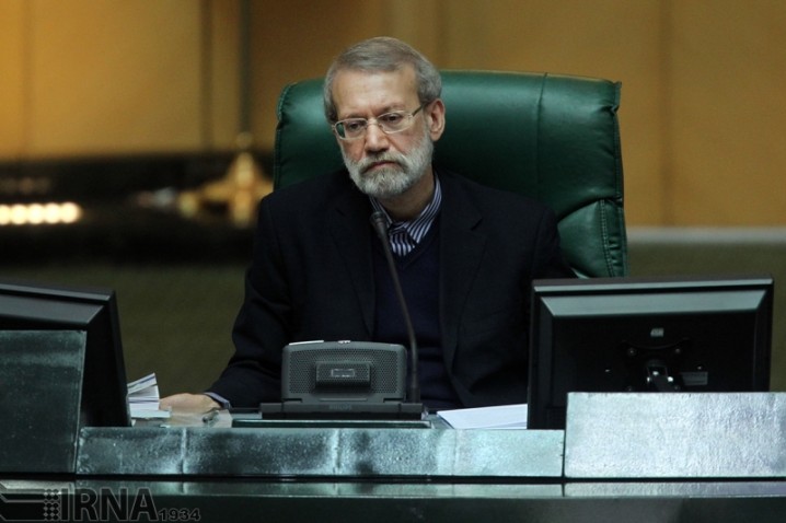 وزارت اطلاعات پیامک های توهین آمیز به نمایندگان را پیگیری کند