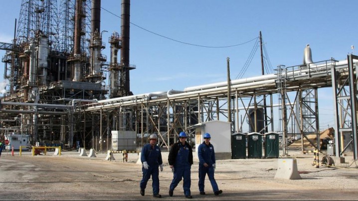 میانگین هفتگی نیما اعلام شد؛ امروز کدام نرخ دلار، مبنای قیمت گذاری پایه‌های محصولات پلیمری خواهد بود؟