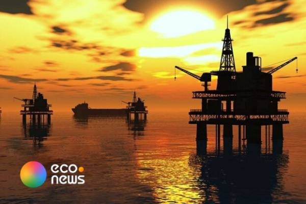 قیمت نفت تحت تأثیر فشارهای اقتصادی آمریکا