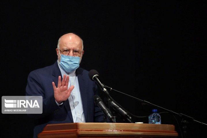 زنگنه: دلیل فحاشی علیه وزارت نفت، نزدیک شدن به انتخابات است