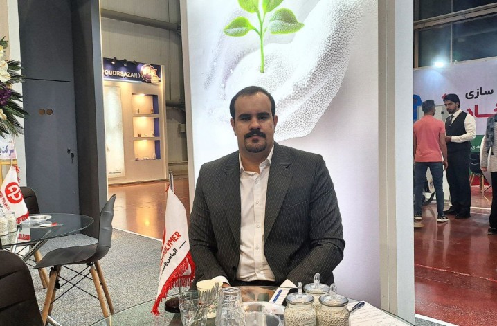 مواد اولیه را نقد می خریم ولی مشتری های مان توان خرید نقدی ندارند