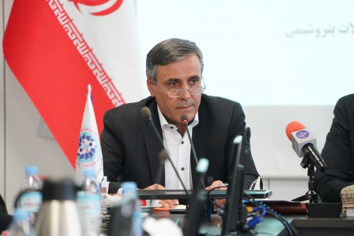 ضرورت توجه به جایگزینی شیوه ارزآوری، همزمان با افزایش حداکثری عرضه پتروشیمی‌ها در داخل