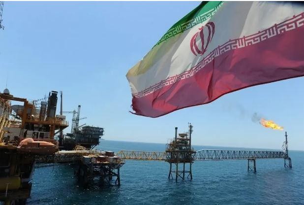 جهش تولید و صادرات نفت در اوج تحریم‌ها و جنگ