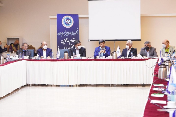 نظر تشکل‌های صنعت پلیمر درباره طرح‌های جدید وزارت صمت برای مدیریت بازار پتروشمی چیست؟