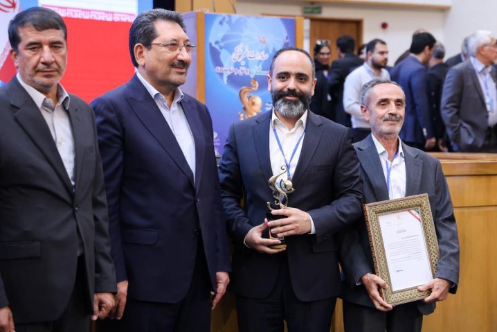 از خودتحریمی ضربه می خوریم