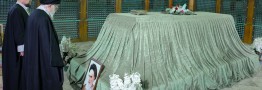 رهبر انقلاب در مرقد مطهر امام راحل(ره) حضور یافتند