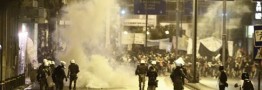 تظاهرات ضدنژادپرستی در آتن مقابل سفارت آمریکا به خشونت کشیده شد